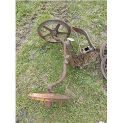 5 STEEL WHEELS & 1 AXLE