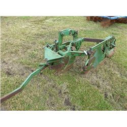 JOHN DEERE 2 BOTTOM PLOW