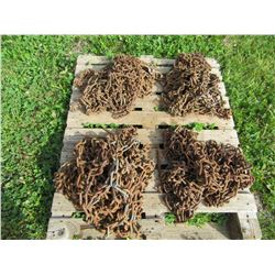 PALLET WITH 4 TIRE CHAINS