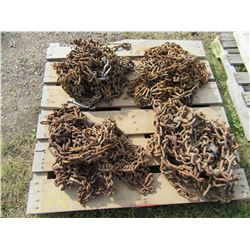 PALLET WITH 4 TIRE CHAINS
