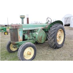 JOHN DEERE 820 STYLED TRACTOR