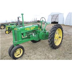 JOHN DEERE B UNSTYLED TRACTOR (RUNNING)