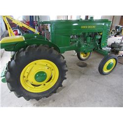 JOHN DEERE M TRACTOR