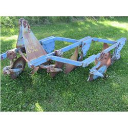 FORD 101 - 3 BOTTOM PLOW
