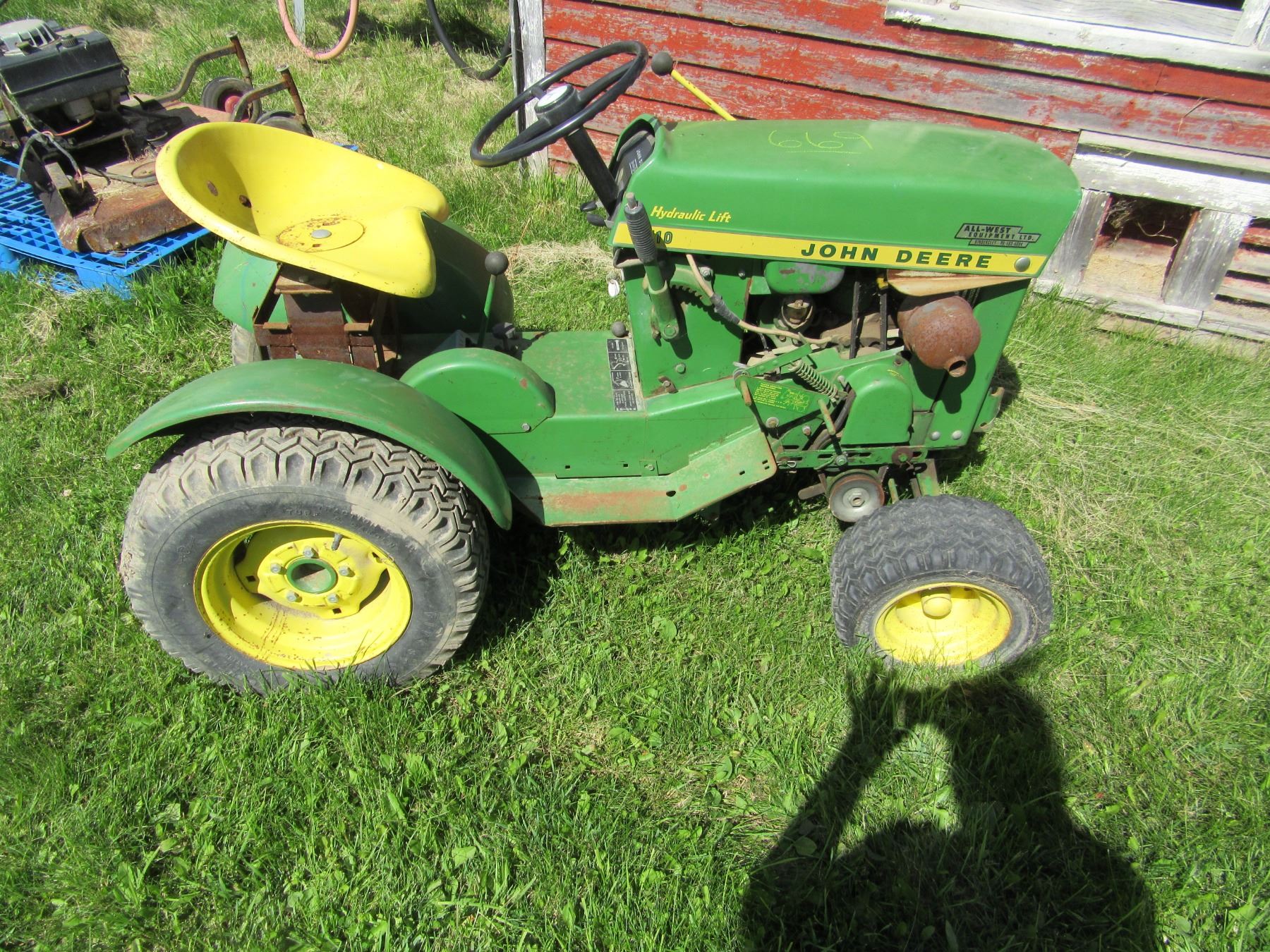JOHN DEERE 110 TRACTOR (AS IS)