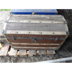 STEAMER TRUNK