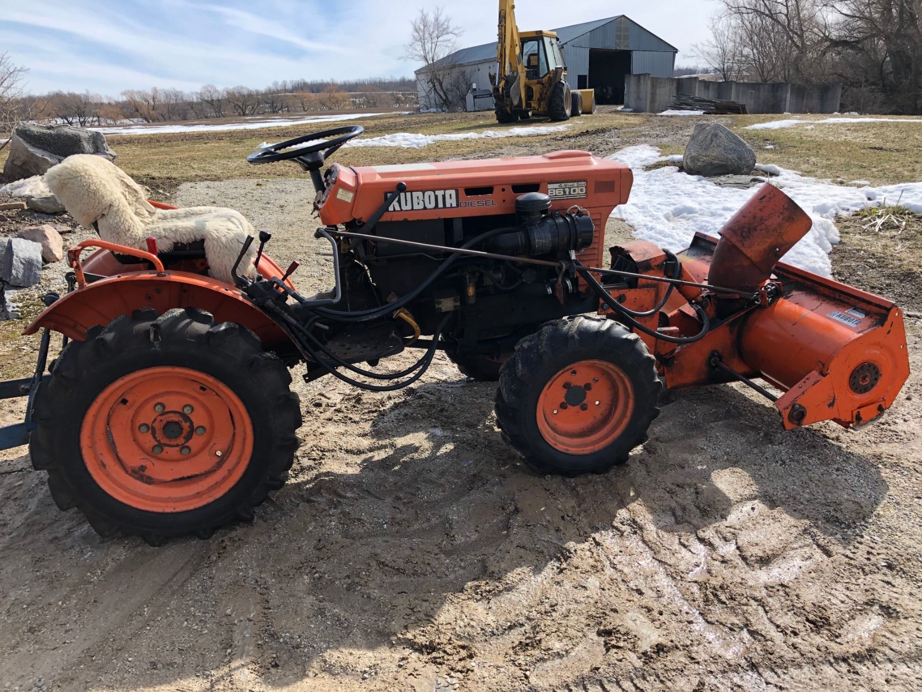 KUBOTA B6100 TRACTOR
