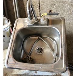 STAINLESS STEEL BAR SINK