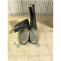 WESTERN COWBOY BOOTS SIZE 5 (ALL MAN MADE)