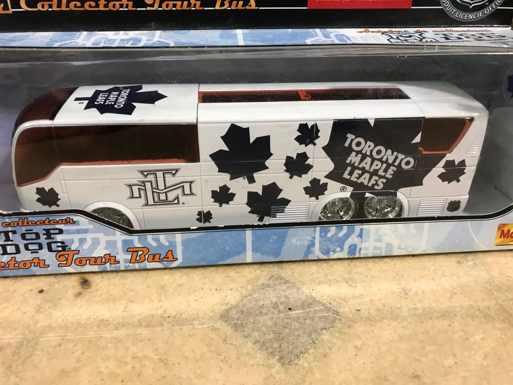 TORONTO MAPLE LEAFS COOLER + COLLECTION TOUR BUS IN PACKAGING