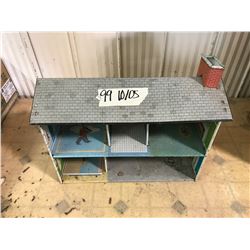 DOLLHOUSE W/ 5 ROOMS + 2 LEVELS