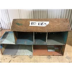 DOLLHOUSE W/ 5 ROOMS + 2 LEVELS