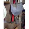 Image 2 : 2 SHOVELS AND A GRUB HOE