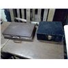 Image 1 : BRIEFCASE AND BAR SET IN CASE
