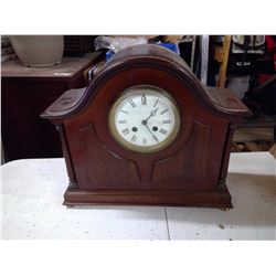 WOODEN MANTLE CLOCK