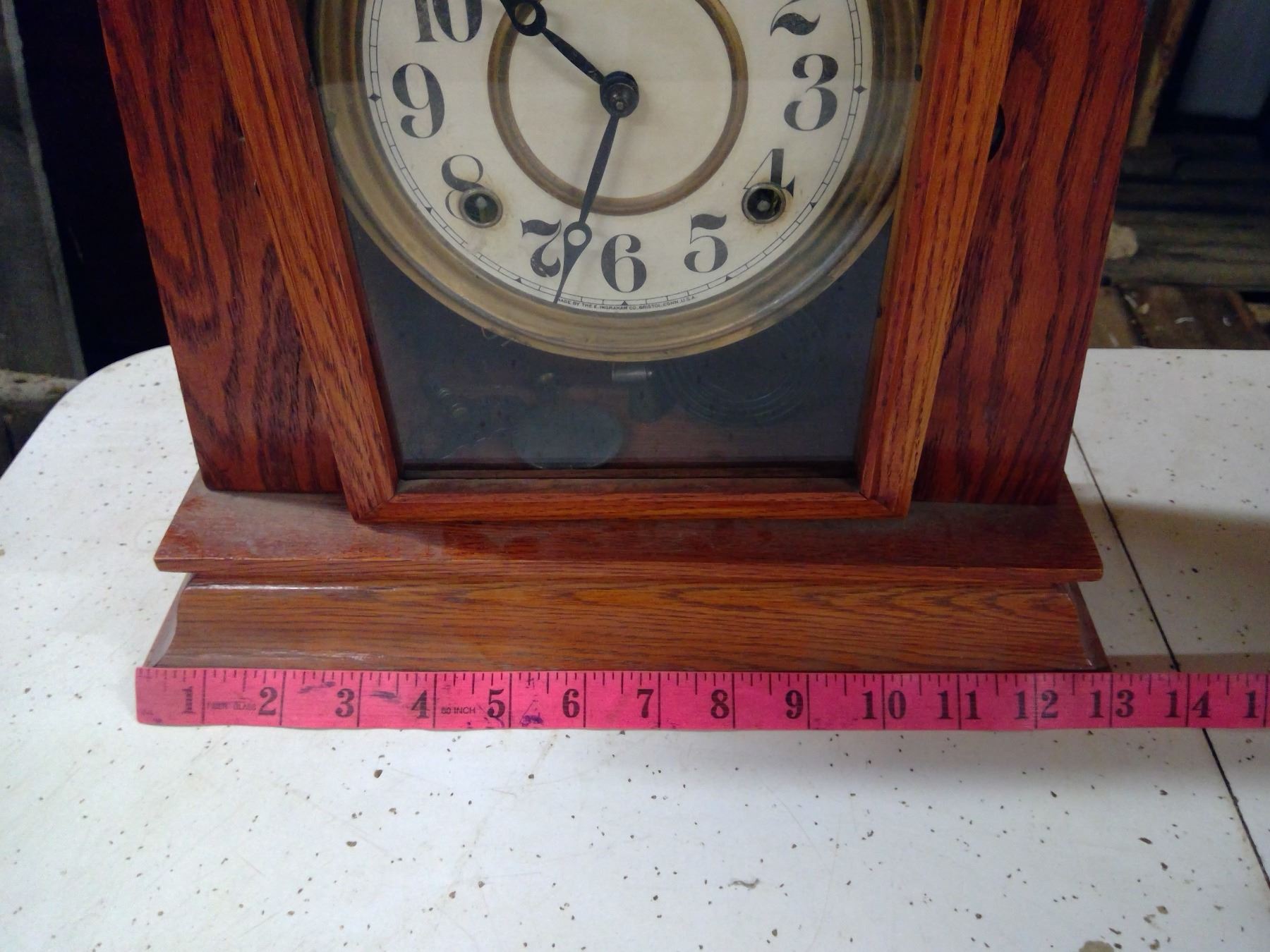 THE E. INGRAHAM COMPANY MANTLE CLOCK W/ PENDULUM AND KEY