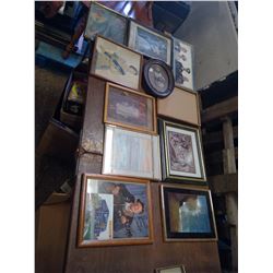LOT OF PICTURES IN FRAMES