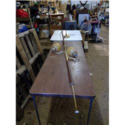 PRESSURIZED POLE W/LIGHTS AND DESK LAMP