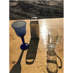 BOX OF KITCHEN ITEMS (GRADDER, CUPS, TALL CUPS,ETC)