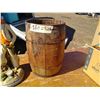 Image 5 : OLD WOODEN BARREL+ LAWN ORNAMENT WESTERN STYLE