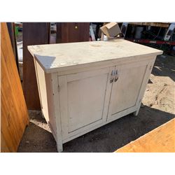 Fern Kitchen Counter - 42" x 21" x 31"