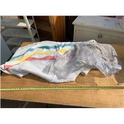 Lot of 2 Blankets