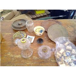 LOT OF COLLECTABLES LAMPS + CHIMNEY + SPOOLS + ECT