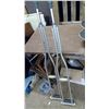 Image 1 : 2 CRUTCHES