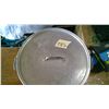 Image 3 : ALUMINUM 4-5 GALLON COMES WITH LID VERY HEAVY