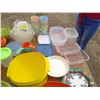Image 5 : LOT OF TUPERWARE/PLASTIC CONTAINERS + COLEMAN WATER JUG