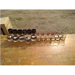 11 CLEAR GLASSES WITH BLACK GLITER + 12 DRINKING GLASSES