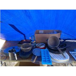 PLACEMATS + PANS/ FRYING PANS + OVEN DISHES + STRAINER