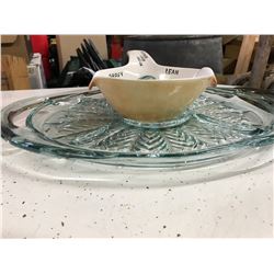 SERVING PLATE W/ GRAVY BOWL