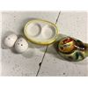 Image 5 : HEN SALT AND PEPPER SHAKERS