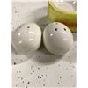 Image 6 : HEN SALT AND PEPPER SHAKERS