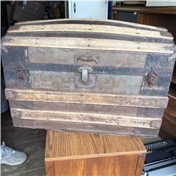 HOMESTEADERS CAMEL BACK TRUNK