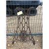 Image 1 : SINGER SEW MACHINE STAND