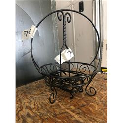 2 BLACK METAL STANDS FOR CENTRE OF TABLE