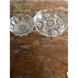 2 CLEAR SERVING DISHES