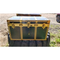 EATONIA STEAMER TRUNK W/ KEYS