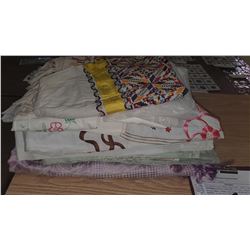 LARGE LOT OF TABLE CLOTHS, RUNNERS, NAPKINS, ETC