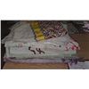 Image 1 : LARGE LOT OF TABLE CLOTHS, RUNNERS, NAPKINS, ETC