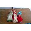 Image 1 : 3 CHINA DOLLS 2 OF THEM EYES MOVE + MINI SEWING MACHINE