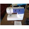 Image 2 : SEWING MACHINE HUSKYSTAR 207