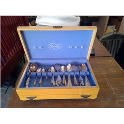 SILVER UTERNSILS + CASE COMMUNITY BRAND (SILVER PLATED?)