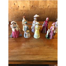 8 FIGURINES