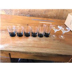 BOX OF BLACK FLOWER CUPS ( 18)