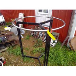 METAL CLOTHES RACK ON CASTERS