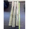Image 2 : 3 TURNED OAK SPINDLES