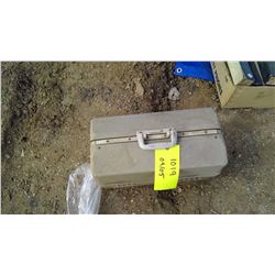 TACKLE BOX W/HOOKS